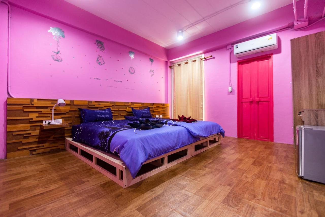 Firefly Phuket Hotel Patong Extérieur photo