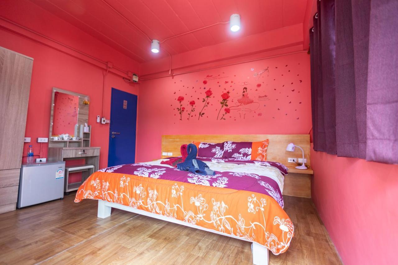 Firefly Phuket Hotel Patong Extérieur photo